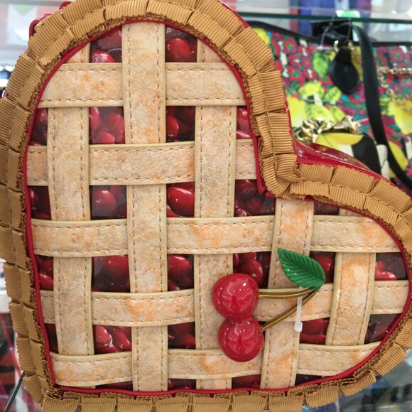 Betsey Johnson Kitsch Sweet As Cherry Pie Crossbody Bag New Sealed - Picture 3 of 16